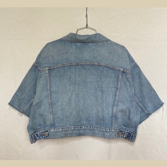 Levi’s Cropped Jean Jacket - shirtsleeve - Picture 3 of 3